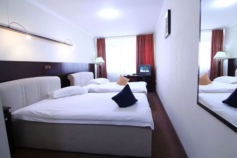 Hotel Helin Aeroport - Craiova Exterior photo
